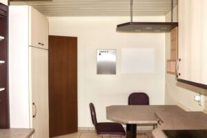 Küche mit Essbereich