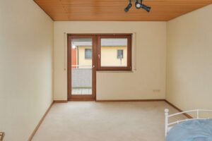 2 Schlafzimmer mit Balkonblick