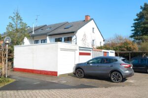 Garage mit Stellplatz