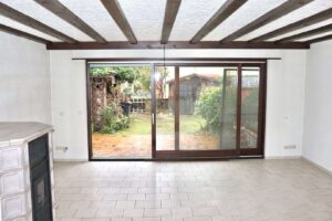 Wohnzimmer mit Gartenblick