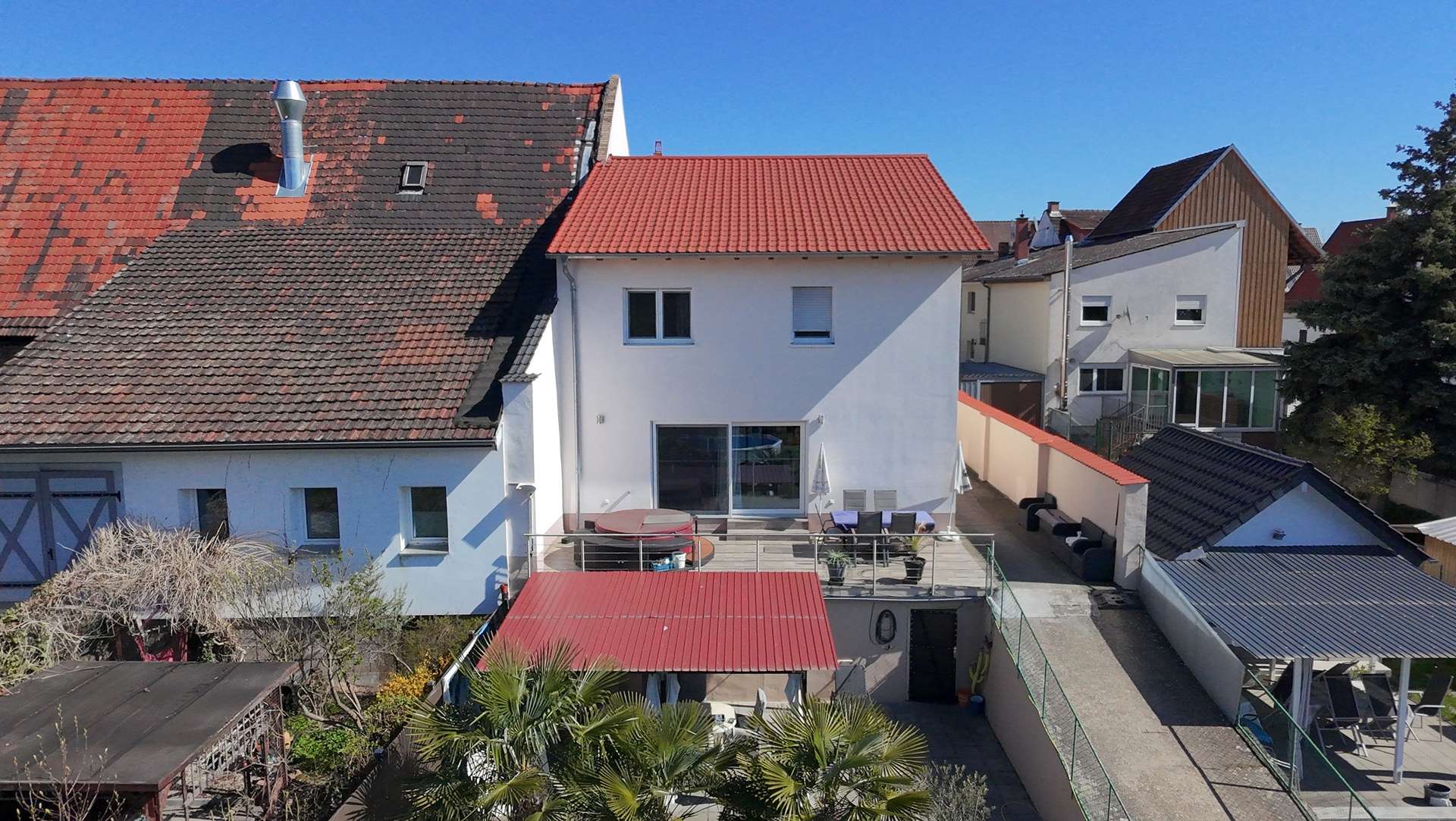 Neubau - Luftaufnahme aus dem Garten