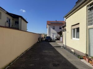 Alle Gebäude - Hofeinfahrt