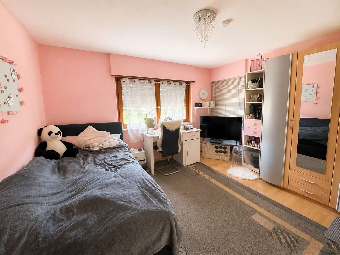 Schlafzimmer 1