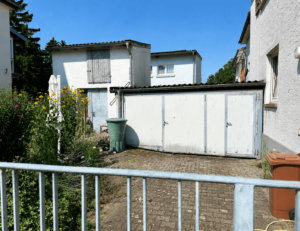 Hof mit Stellplatz