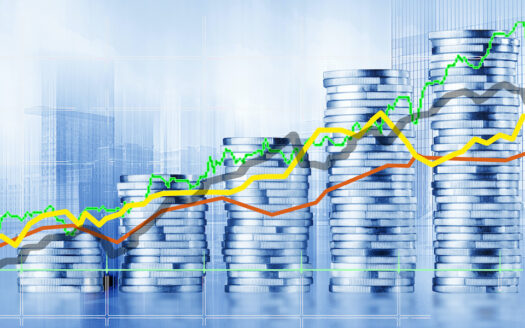 Kapitalanlage Kapitalanlage dargestellt in einer Kurve und mit Münzen.